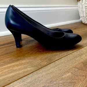 Lifestride navy blue pumps